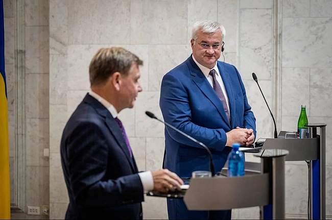 we.ua - Андрій Сибіга та Йоганн Вадефуль обговорили можливість посилення оборони України та санкцій проти рф (Відео)