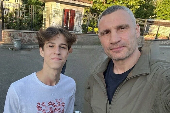 we.ua - Мати убитого на фунікулері підлітка звернулася за допомогою до Кличка. Мер відреагував