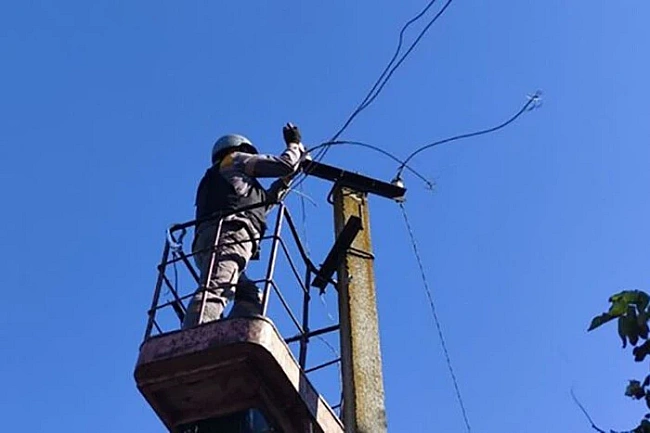 we.ua - За тиждень ДТЕК повернув світло майже 35 тис. осель після обстрілів