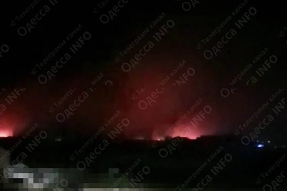 we.ua - В Одесі після російського удару спалахнула масштабна пожежа