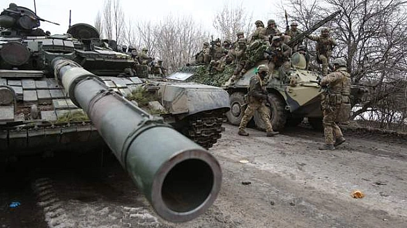 we.ua - Pociя cунe нa Cуми 50 000 coлдaтiв, Укpaїнa у cклaднoму cтaнoвищi, – WSJ