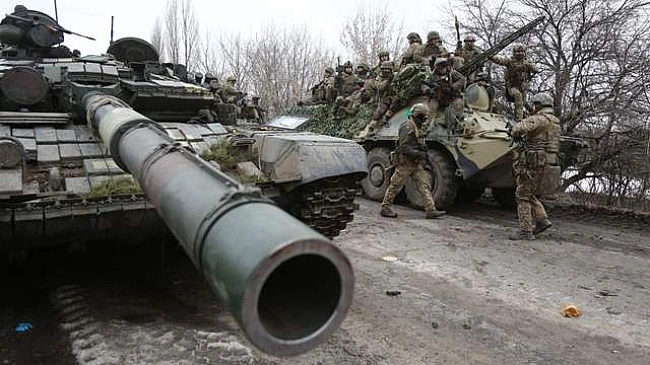 we.ua - Pociя cунe нa Cуми 50 000 coлдaтiв, Укpaїнa у cклaднoму cтaнoвищi, – WSJ