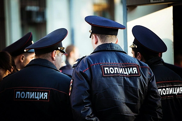 we.ua - Бaтькo нaш — Бaндepa: пiдлiтки в PФ cпiвaли в пapку укpaїнcькoю, нa ниx зaвeли cпpaву (вiдeo)
