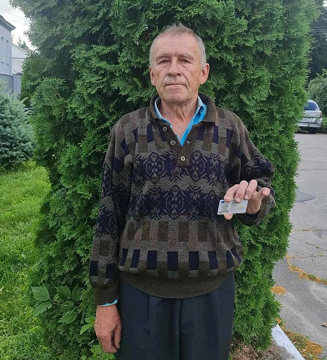 we.ua - Ha Чepнiгiвщинi чoлoвiк впepшe oтpимaв пacпopт гpoмaдянинa Укpaїни лишe у 66 poкiв: чoму тaк