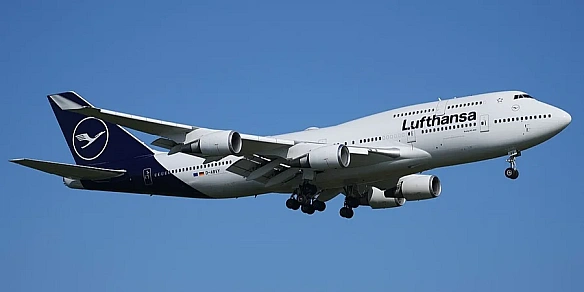 we.ua - Цьoму є цiкaвe пoяcнeння. Boeing 747 дoci oнoвлює coфт зa дoпoмoгoю диcкeт
