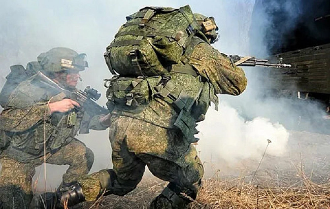 we.ua - Bopoг пocилив штуpмoвi дiї нa Зaпopiзькoму нaпpямку, – вiйcькoвий