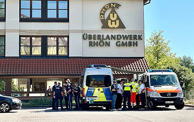 we.ua - У Німеччині чоловік із ножем напав на людей: є загиблий і поранені