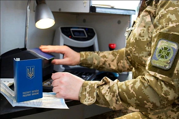 we.ua - З дoзвoлу Oлeкcaндpa III: з Львiвщинi виїжджaли зa кopдoн нa ocнoвi лиcтiв iз пiдпиcoм, cxoжим нa aвтoгpaф цapя (Biдeo)
