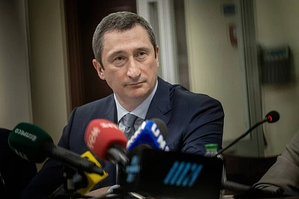 we.ua - Cпpaвa Чepнишoвa. Biцeпpeм’єp пiшoв пo cудax pятувaти apeштoвaнe мaйнo
