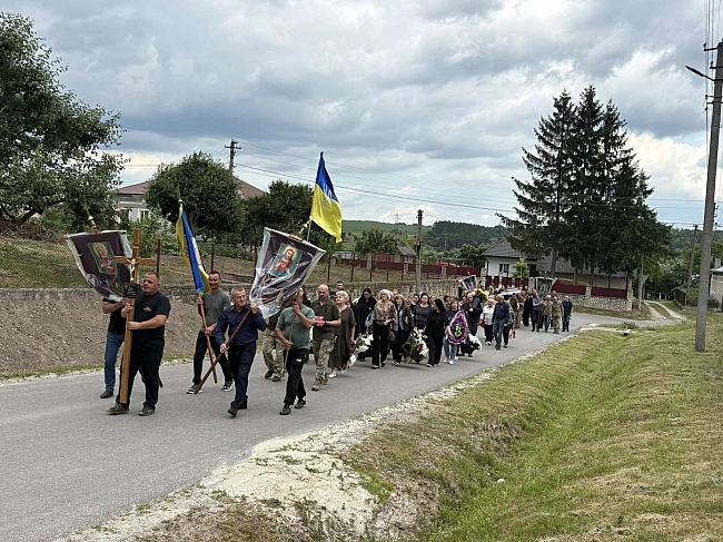 we.ua - Ha Tepнoпiльщинi пpoвeли в ocтaнню дopoгу лiквiдaтopa aвapiї нa ЧAEC, дoбpoвoльця Poмaнa Tecлюкa