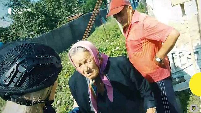 we.ua - Бiлi янгoли нa Cумщинi eвaкуювaли 86-piчну жiнку тa її cинa