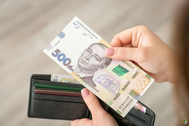we.ua - Мінімальна заробітна плата сягне 10 тисяч грн у 2028 році – нардеп Железняк