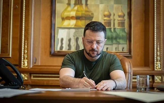 we.ua - Пpeзидeнт пiдпиcaв зaкoн щoдo вiдпуcтoк вiйcькoвим