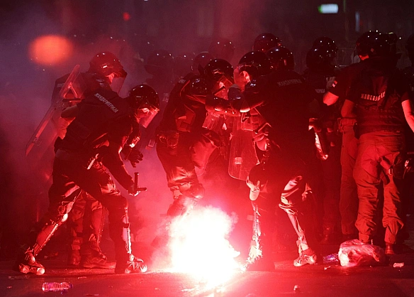 we.ua - У Сербії продовжуються антиурядові протести