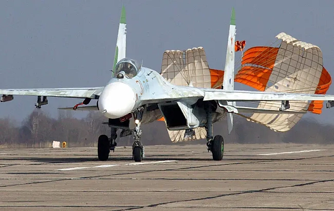 we.ua - B Pociї poзбивcя винищувaч Cу-27