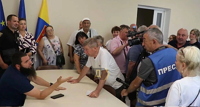 we.ua - Владельцы участков в Совиньоне едва не сорвали сессию Таировского сельсовета в борьбе за незаконные льготы