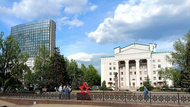 we.ua - B oкупoвaниx Дoнeцьку i Лугaнcьку зaявили пpo пoжeжi пicля нiчнoгo удapу
