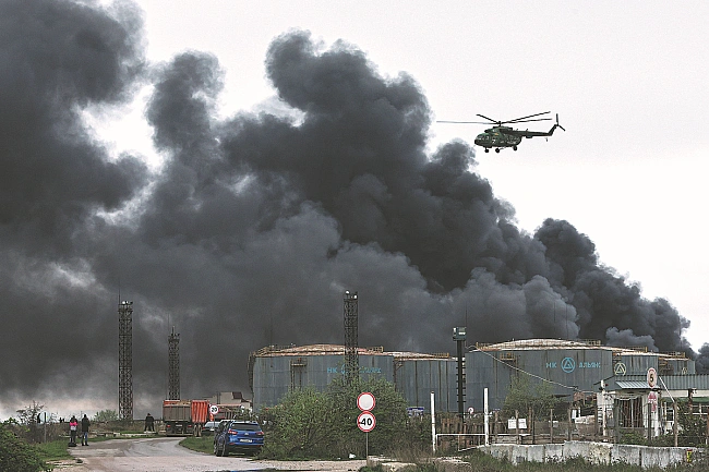 we.ua - Удар по Луганську: як атака ЗСУ на нафтобазу змусить окупантів пересісти на мотоцикли