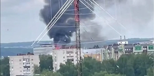 we.ua - РосЗМІ повідомляють про атаку дронів на завод Купол в Іжевську, який виробляє ЗРК Тор — відео
