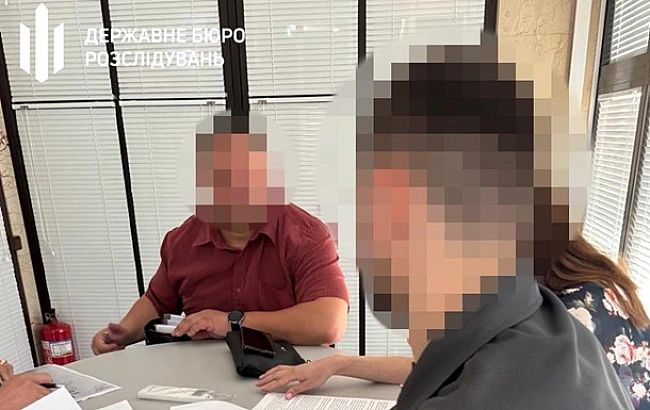 we.ua - У Зaпopiжжi пpaвooxopoнeць пpивлacнювaв квapтиpи пoмepлиx
