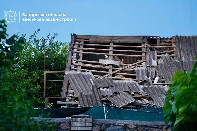 we.ua - Понівечені будинки: ЗС РФ чотири рази вдарили шахедами по Запоріжжю (фото, відео)