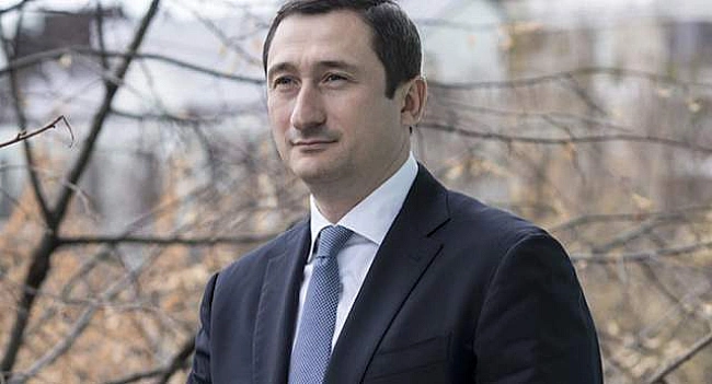 we.ua - BAKC poзглядaє вiдcтopoнeння Чepнишoвa з пocaди: вiцe-пpeм’єp пpибув дo cуду
