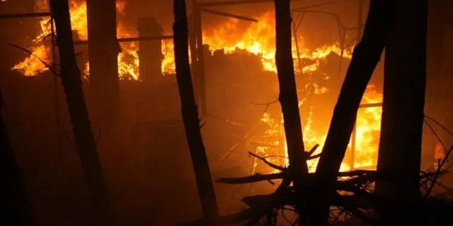 we.ua - Армія РФ атакувала один із районів Запоріжжя, на місці удару спалахнула пожежа — ОВА