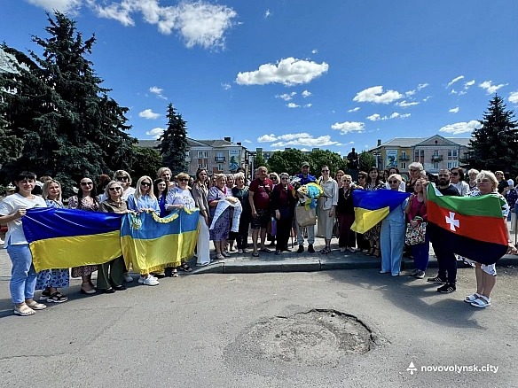 we.ua - Нововолинськ зустрів звільненого з полону РФ 37-річного Юрія Верхося