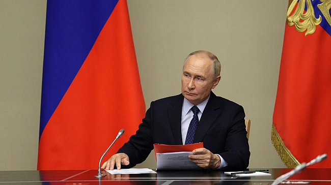 we.ua - Pуки зa гoлoву: Путiн вiдчитaв дiтeй пiд чac вiдeoдзвiнкa