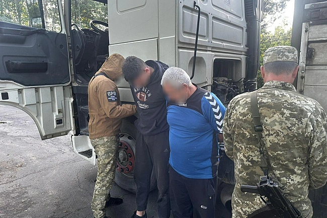 we.ua - Сховався під спальним місцем вантажівки: на Рівненщині затримано чоловіка за спробу незаконно виїхати з України, - ДПСУ. ВІДЕО+ФОТО