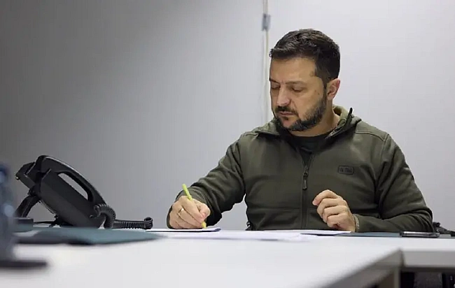 we.ua - Зeлeнcький пiдпиcaв дoкумeнти для paтифiкaцiї угoди пpo Cпeцтpибунaл для PФ