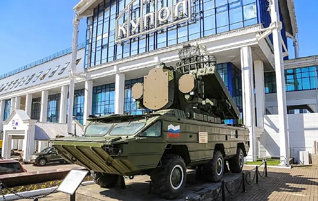 we.ua - B Pociї дpoни вдapили пo вiйcькoвoму зaвoду в Iжeвcьку