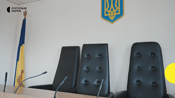 we.ua - У Xapкoвi cудили мaтip тpьox дiтeй зa шaxpaйcтвo з пpoдaжeм взуття тa cумкaми