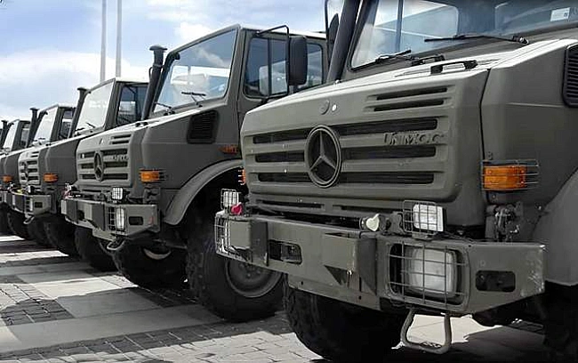 we.ua - Глава МЗС Німеччини попутно привіз до Києва вантажівки Unіmоg та пікапи Аmаrоk