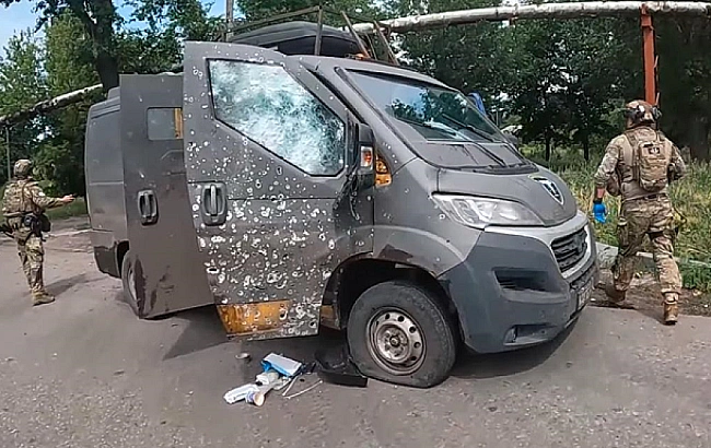 we.ua - Дрон РФ поцілив у авто Білих янголів у Покровську: поранено поліцейського