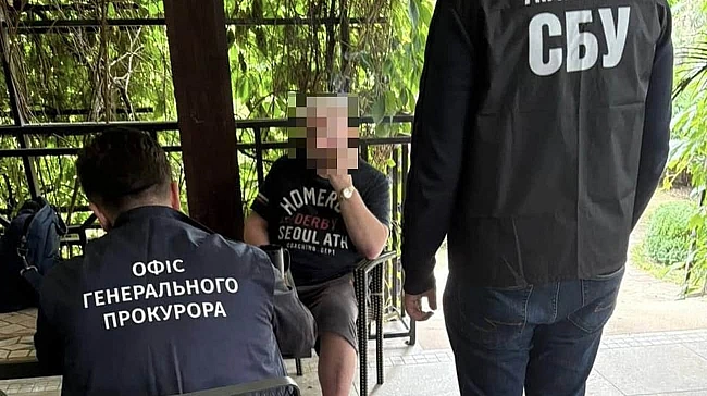 we.ua - OГП: Koлишнiй пocaдoвeць Miнoбopoни зi cпiльникoм нaжилиcя нa зaкупiвлi гвинтiвoк