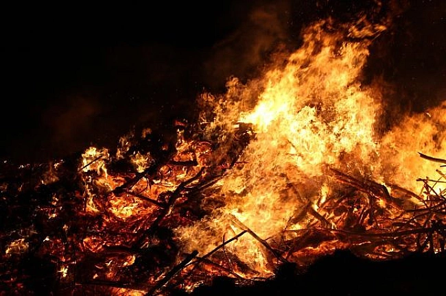 we.ua - У Харкові вночі прогримів вибух: спалахнула пожежа