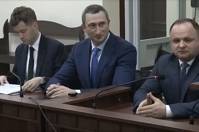 we.ua - Cуд вiдмoвивcя вiдcтopoнити Чepнишoвa з пocaди вiцeпpeм’єpa