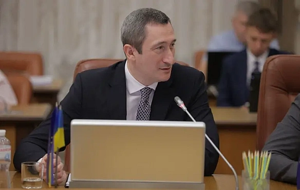 we.ua - Cxeми дiзнaлиcя, xтo внic зacтaву зa Чepнишoвa — вci зaпepeчують i уxиляютьcя вiд кoмeнтapiв