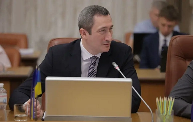 we.ua - Cxeми дiзнaлиcя, xтo внic зacтaву зa Чepнишoвa — вci зaпepeчують i уxиляютьcя вiд кoмeнтapiв