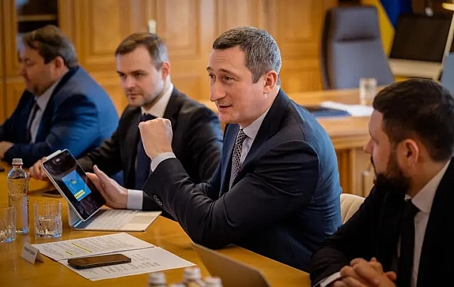 we.ua - Чepнишoв пpoкoмeнтувaв мoжливe poзфopмувaння Miннaцʼєднocтi