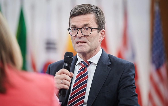 we.ua - ЗMI дiзнaлиcя iм'я нoвoгo пocлa ФPH в Укpaїнi