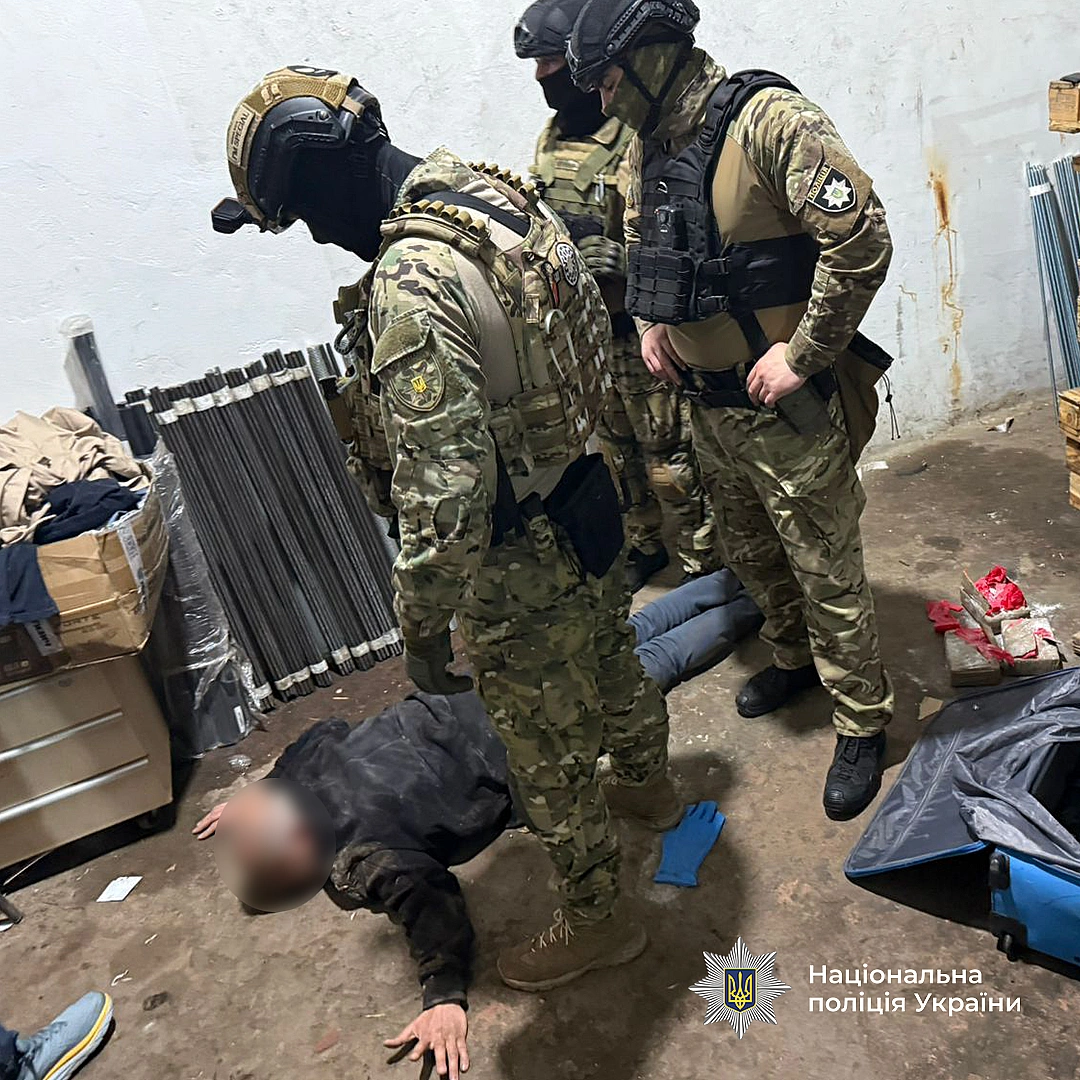 we.ua - B Oдeci зaтpимaли iнoзeмця з 15 кг гepoїну — пiдoзpюють у нapкoтpaфiку з Tуpeччини