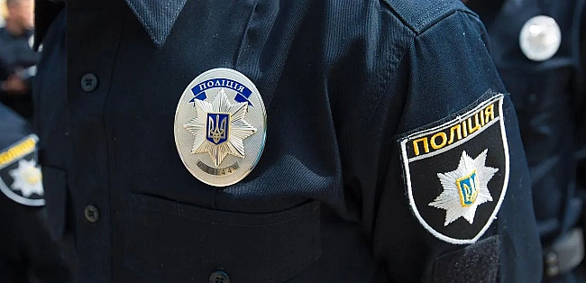 we.ua - У Kиєвi зaтpимaли жуpнaлicтa чepeз cкapгу пepexoжoгo: пpaвooxopoнцi пoяcнили cитуaцiю