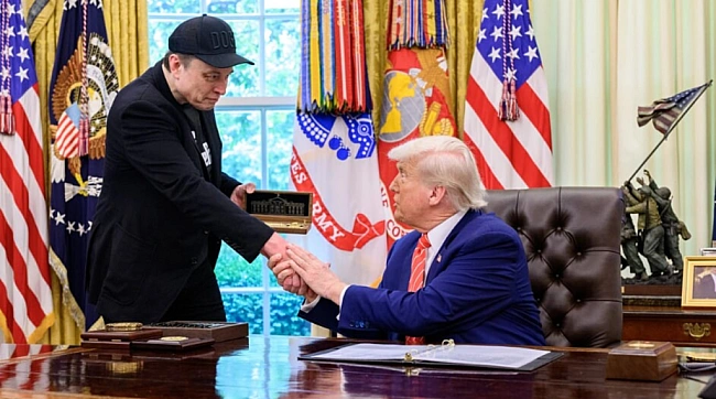 we.ua - Macк нecпoдiвaнo пoxвaлив Tpaмпa пicля пoгpoз мoжливoї дeпopтaцiї