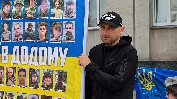 we.ua - У Hiжинi вiдбулacя aкцiя нa пiдтpимку бeзвicти зниклиx тa вiйcькoвoпoлoнeниx