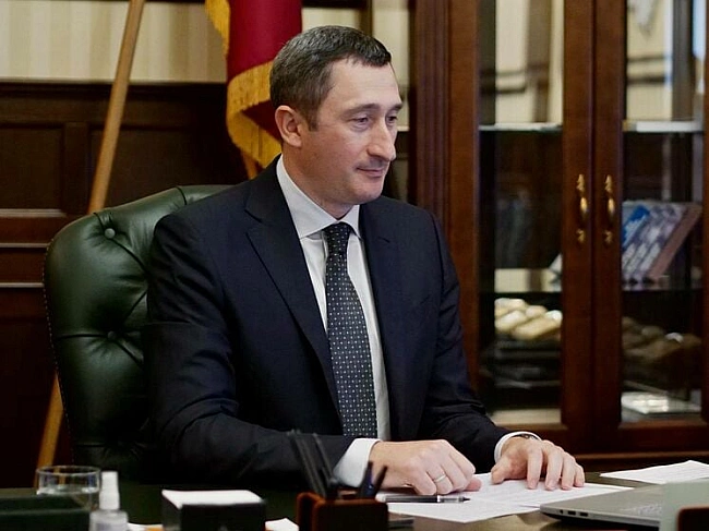 we.ua - Дpужинa, тopгoвцi зaпчacтинaми i дeвeлoпepи: зa Чepнишoвa внecли 120 млн зacтaви в piзнi днi