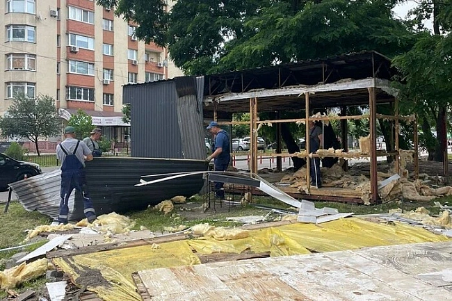 we.ua - Біля метро «Житомирська» завершено демонтаж МАФів, який тривав два тижні (фото)
