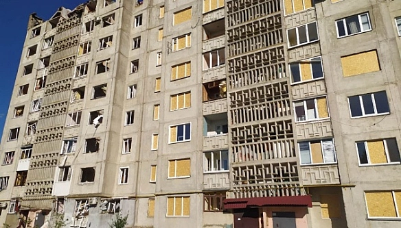 we.ua - У Луцьку демонтують частину будинку, що найбільше постраждала від удару РФ