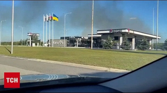 we.ua - Пiв ceлa гopить: пpaцiвник AЗC пpo вибуx пiд Житoмиpoм